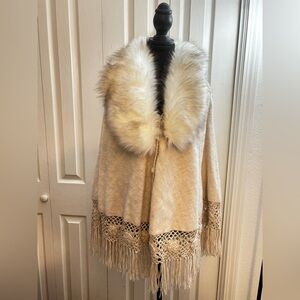 Capchatex Alpaca Poncho Cream Wool Poncho